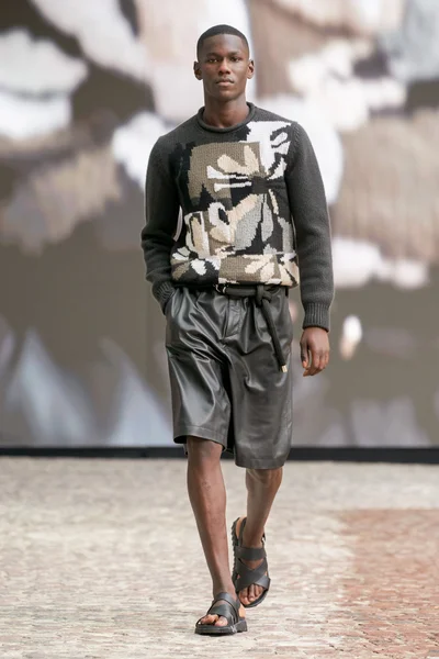 Look 37